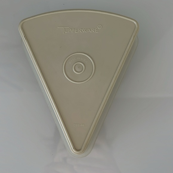 Tupperware Pie Slice Wedge Vintage Container Almond 269-11 - Picture 4 of 8